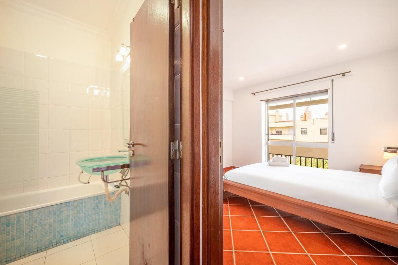 Guestready - Glowing Hideaway In Almada Room photo